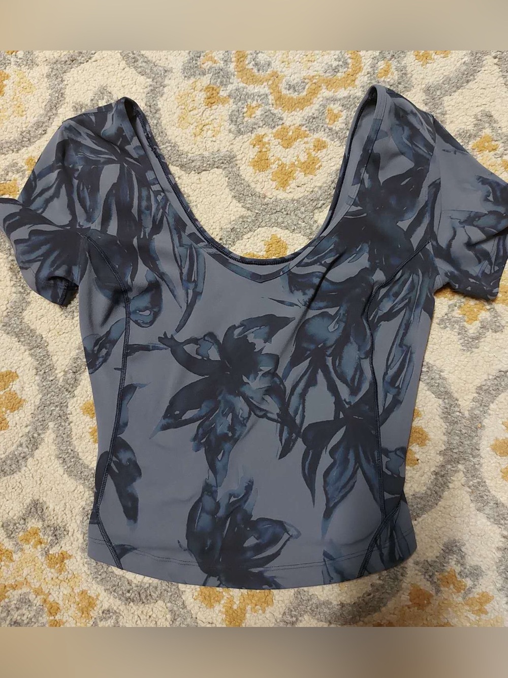 Lululemon purple floral short sleeve crop top